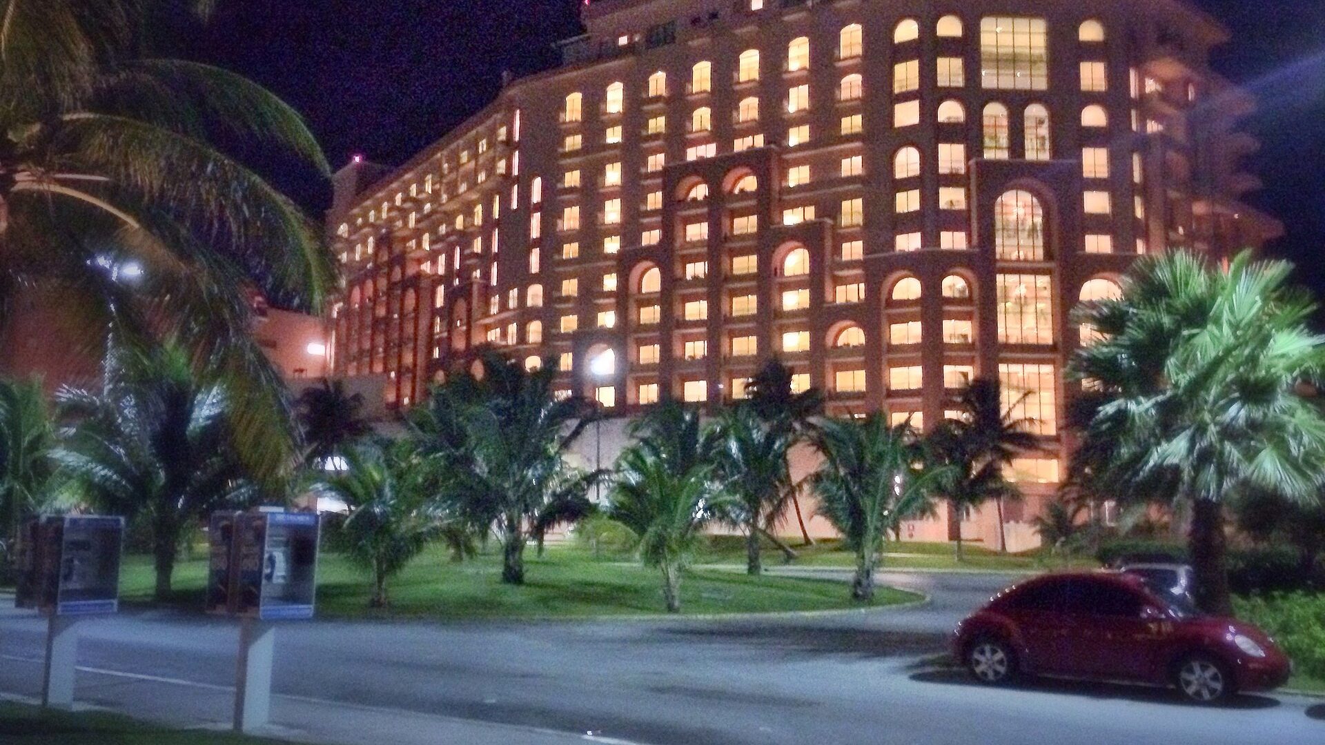 The Caribbean coast at Cancún, Mexico